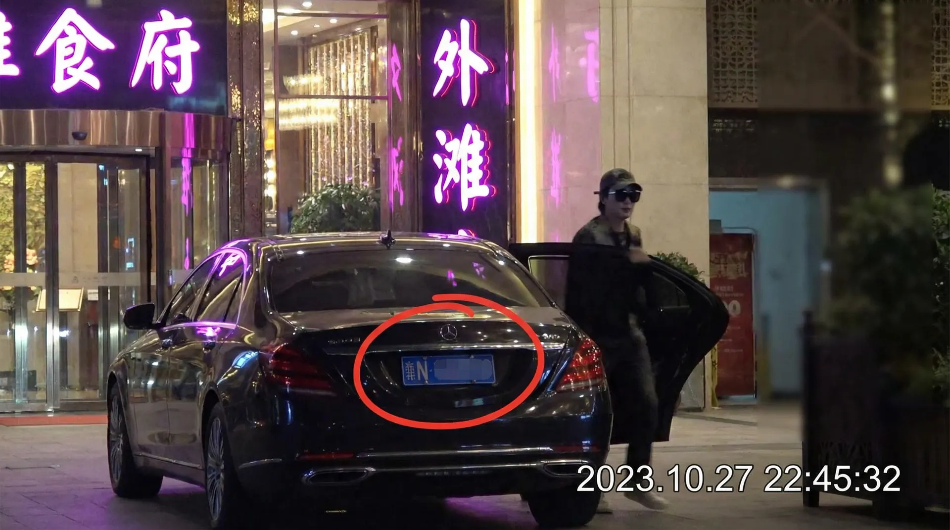 黑料吃瓜网::黑料吃瓜网免费观看-黑料吃瓜网交流社区 - 豪车餐厅外偷拍